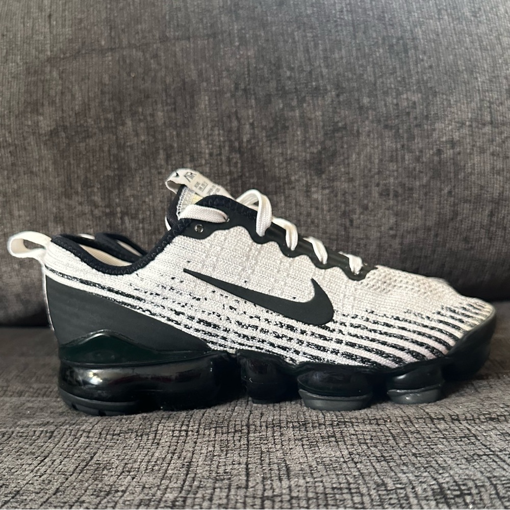 Nike Air Vapormax Flyknit 3 black white sz 5Y 6.5W